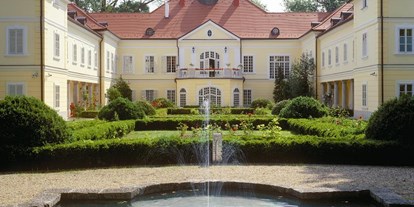 Winterhochzeit - barrierefreie Location - Lackenbach - Hauptgebäude - Schlosshotel Szidónia