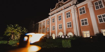 Winterhochzeit - Preisniveau: €€ - Waldburg (Landkreis Ravensburg) - Neues Schloss Meersburg bei Nacht. - Neues Schloss Meersburg