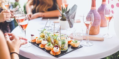 Winterhochzeit - Perfekte Jahreszeit: Herbst-Hochzeit - Wien-Stadt - Vorab laden wir zum Champagner-Empfang in der Lounge.  - Hotel Sans Souci Wien