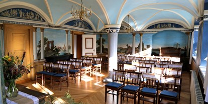 Winterhochzeit - Art der Location: privates Anwesen - Ostseeküste - Blaue Kapelle mit historischen Wandmalereien;
auch Standesamt - Wasserburg Turow