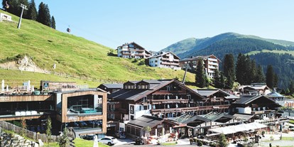 Winterhochzeit - Preisniveau: keine Angabe - Hotel-Außenansicht | Sommer - Das Alpenwelt Resort****SUPERIOR