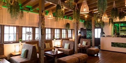 Winterhochzeit - Garten - Jungle Lounge / kleiner Bereich - Buddha Lounge Red Mandarin