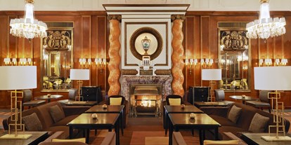 Winterhochzeit - Donauraum - Im Restaurant "Bristol Lounge" sorgt unser offener Kamin für das besondere Ambiente.  - Hotel Bristol Vienna