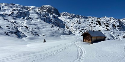 Winterhochzeit - Art der Location: Waldhochzeit - Der Ausblick von der Gjaid-Alm Richtung Dachstein. - Gjaid Alm