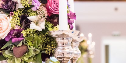 Winterhochzeit - Perfekte Jahreszeit: Sommer-Hochzeit - Bezirk Melk - Blumenarrangements im Festsaal - SCHLOSS LUBEREGG, Emmersdorf-Wachau