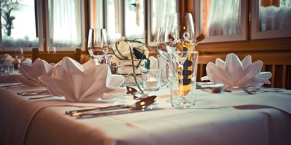 Winterhochzeit - Art der Location: Waldhochzeit - Ein festlich gedeckter Tisch wertet Ihre Feier auf - Panoramagasthof DaxLueg