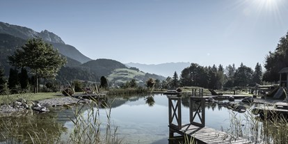 Winterhochzeit - Art der Location: Alm - Berchtesgaden - Biobadeteich im Sommer. - PURADIES Hotel & Chalets