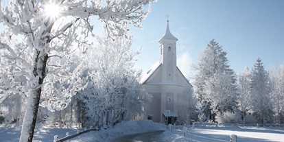 Winterhochzeit - Trauung im Freien - Prielauer Kirche als Wintertraum - Schloss Prielau Hotel & Restaurants