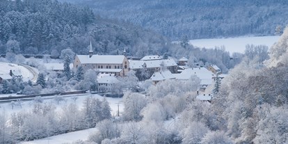 Winterhochzeit - Trauung im Freien - Kloster im Winter - Hotel Kloster & Schloss Bronnbach