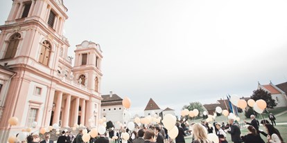 Winterhochzeit - Umgebung: in einer Stadt - St. Pölten - Heiraten im Stift Göttweig in Niederösterreich.
Foto © stillandmotionpictures.com - Benediktinerstift Göttweig