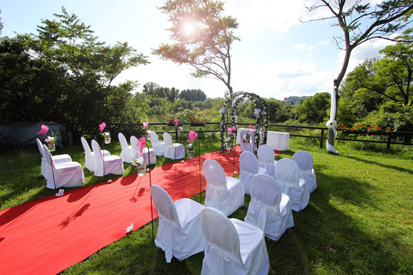 Hochzeit am Stadtrand im Chadim