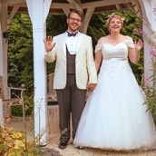 Hochzeitslocation - Im Hochzeits-Pavillion - Landpartiey-Die Event-und Kulturscheune im Grünen UG haftungsbeschränkt