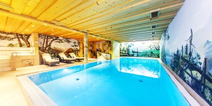 Winterhochzeit - Preisniveau: €€ - Berchtesgadener Land - Hallenbad und Wellnessbereich stehen Hotelgästen kostenfrei zur Verfügung - Hotel Rupertihof