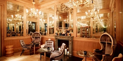 Winterhochzeit - Preisniveau: €€ - Wien Hietzing - Goldene Le Bar im Sans Souci Wien - perfekte Foto Location - Hotel Sans Souci Wien