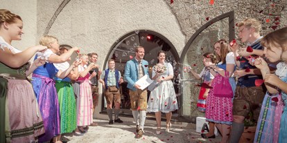 Winterhochzeit - Geeignet für: Hochzeit - Abtenau - Empfang im Burginnenhof - Burg Golling