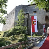 Hochzeitslocation - Burg Golling - Burgaufgang - Burg Golling
