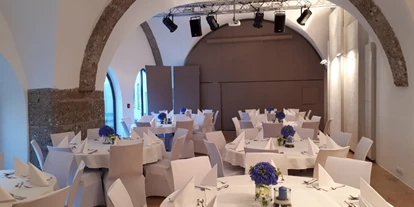 Winterhochzeit - nächstes Hotel - Hohlwegen - Hochzeitsfeier im Burgsaal - Burg Golling