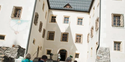 Winterhochzeit - Umgebung: im Park - Weinetsberg - Feiern Sie Ihre Hochzeit auf Schloss Höch, in Flachau. - Schloss Höch