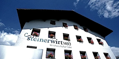 Winterhochzeit - Preisniveau: €€ - Reit (Unken) - Steinerwirt - Hoteleingang - Steinerwirt 1493