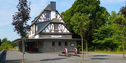 Winterhochzeit - nächstes Hotel - Rheinland-Pfalz - Außenansicht Bahnhof Thalfang - Bahnhof Thalfang GmbH