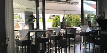 Winterhochzeit - Weinkeller - Österreich - direkt vom Cafè -/Bar Bereich gelangt man zur Terasse - Hotel Fohnsdorf