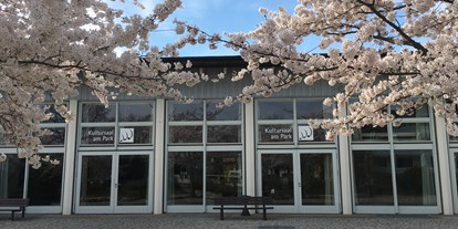 Winterhochzeit - Perfekte Jahreszeit: Frühlings-Hochzeit - Oberbayern - Kultursaal am Park
