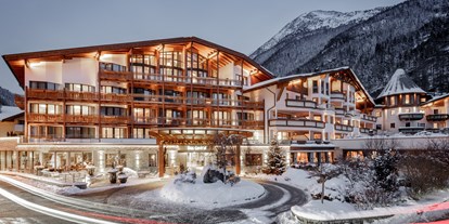 Winterhochzeit - Umgebung: in den Bergen - Ötztal - Das Central - Winteraufnahme - Das Central - Alpine . Luxury . Life