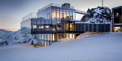 Winterhochzeit - Geeignet für: Filmproduktionen - Ötztal - Heiraten im ice Q auf 3.048 m Seehöhe am Gipfel des Gaislachkogls
© Rudi Wyhlidal - ice Q
