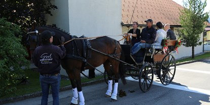 Winterhochzeit - Kirche - Salzburg - Kutschenfahrt des Brautpaares - Hotel Post Walter 
