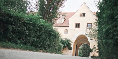 Winterhochzeit - Geeignet für: Filmproduktionen - Krottendorf (Güssing) - Heiraten im Schloss Obermayerhofen in der Steiermark.
Foto © stillandmotionpictures.com - Schlosshotel Obermayerhofen
