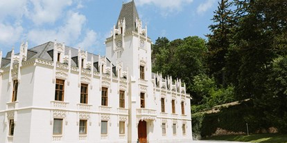Winterhochzeit - Preisniveau: €€ - Forchtenstein - Das Schloss Hernstein in Niederösterreich.
Foto © thomassteibl.com - Schloss Hernstein