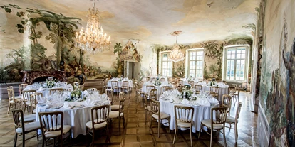 Winterhochzeit - Umgebung: in einer Stadt - Kirchsteig (Kasten bei Böheimkirchen) - Heiraten im Schloss Laudon in Wien.
Foto © weddingreport.at - Schloss Laudon
