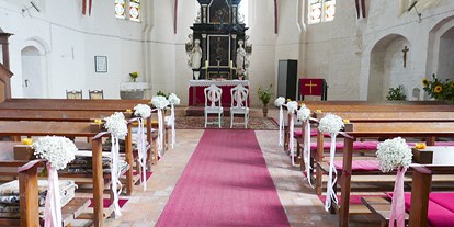 Winterhochzeit - Geeignet für: Seminare und Meetings - Dabel - Trauung in der Dorfkirche von Goldebee - Hotel Schloss Gamehl