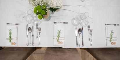 Winterhochzeit - Seetal (Tamsweg) - Eine Hochzeitstafel im individuellen Weddingdesign – stimmungsvolles Ambiente für Ihr Hochzeitsfest. - Hotel & Restaurant Gambswirt