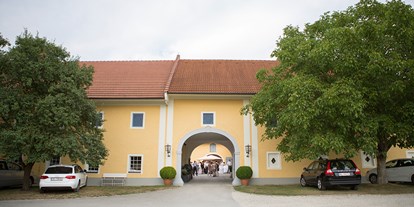 Winterhochzeit - Holzgassen (Gunskirchen) - Heiraten am Burnerhof in Oberösterreich.
Foto © sandragehmair.com - Burnerhof