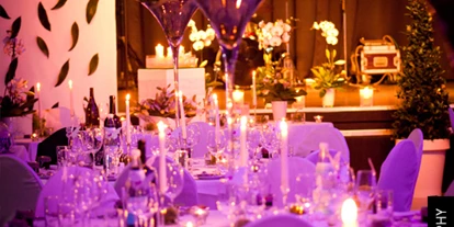 Winterhochzeit - Garten - Fürhappen - Festliche Abendstimmung bei einer Hochzeit in der Kitzmantelfabrik in Vorchdorf. - Kitzmantelfabrik Vorchdorf