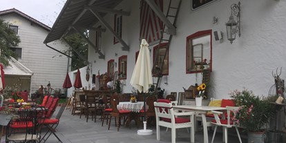 Winterhochzeit - Art der Location: Bauernhof/Landhaus - Kirchanschöring - Die Terrasse des Oida Voda. - Oida Voda - Das Leben ist schön!