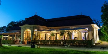 Winterhochzeit - Preisniveau: €€ - Oberösterreich - Abendstimmung in der Orangerie im Schlosspark Steyr. - Orangerie Steyr