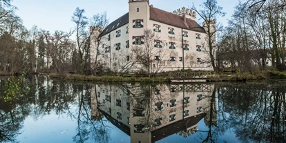 Winterhochzeit - Art der Location: Burg - Deutschland - Schlossgraben - Schloss Mariakirchen