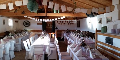Winterhochzeit - Art der Location: im Freien - Tiroler Unterland - Ihre Hochzeit im Almstadl über den Dächner von Innsbruck - Arzler Alm