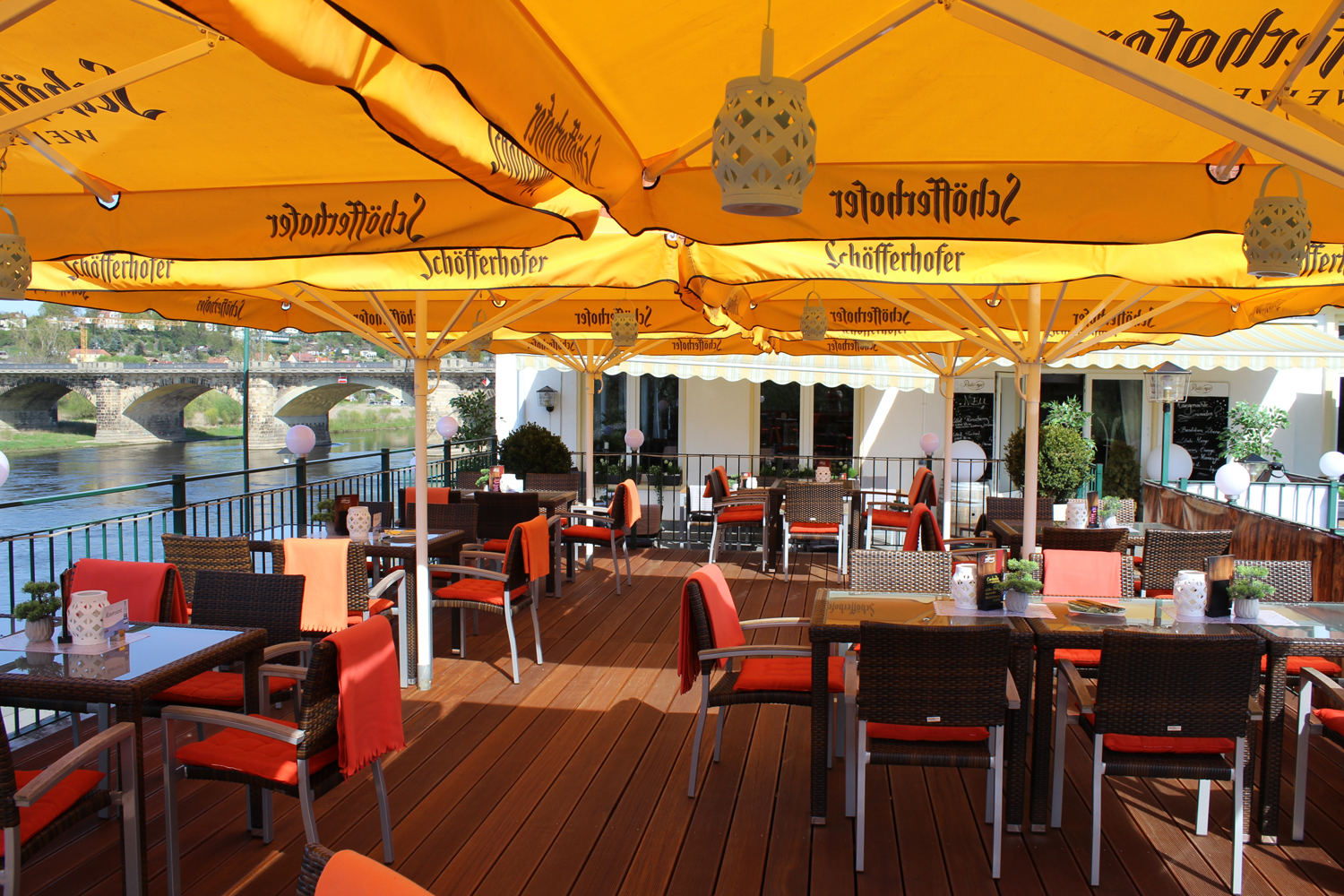 Hochzeitslocation - Terrasse direkt an der Elbe - Bootshaus Pirna