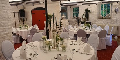 Winterhochzeit - Hochzeits-Stil: Boho - Köln - Hochzeitsfeier in der Stallung - Landhaus Danielshof