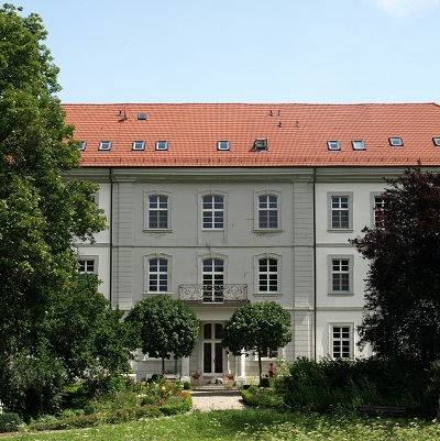 Hochzeitslocation - Schloss Messelhausen, Ansicht vom Park - SCHLOSS MESSELHAUSEN