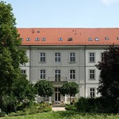 Hochzeitslocation - Schloss Messelhausen, Ansicht vom Park - SCHLOSS MESSELHAUSEN