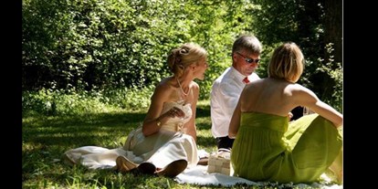 Winterhochzeit - Perfekte Jahreszeit: Sommer-Hochzeit - Mittelsinn - Hochzeitspicknick im Luitpoldpark - WEINWERK die Vinothek auf der Ludwigsbrücke