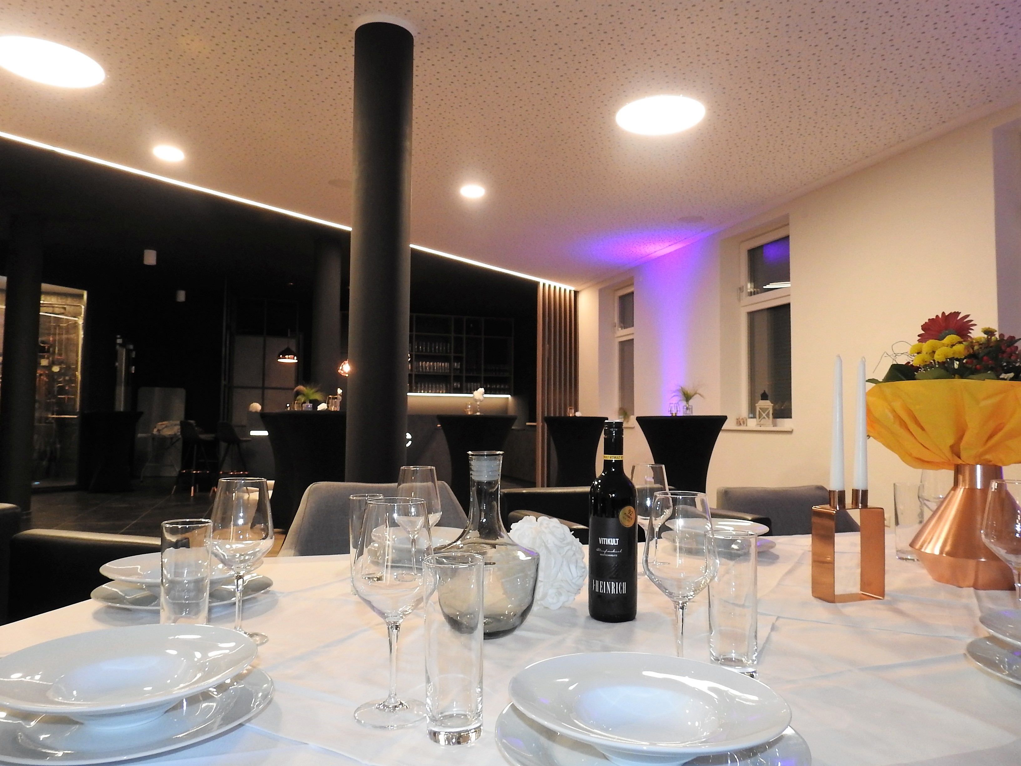 Hochzeitslocation - wir bieten Platz für 62 Tafelgäste - Catering frei wählbar! - LoRe Cocktailmanufaktur | Destillerie