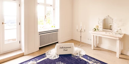 Winterhochzeit - Perfekte Jahreszeit: Frühlings-Hochzeit - Freidorfer Gleinz - Das Ankleidezimmer der Braut - Schloß Vasoldsberg 
