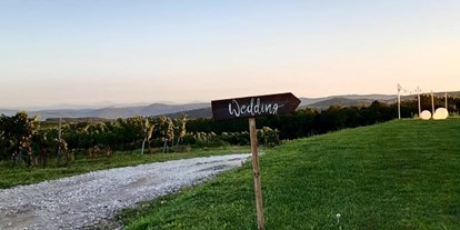 Winterhochzeit - Umgebung: in Weingärten - Niederösterreich - Auf zur Hochzeitsfeier! - WEINGUT & WEINBLICK Grafinger