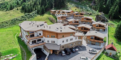 Winterhochzeit - Perfekte Jahreszeit: Frühlings-Hochzeit - Tirol - Das Chalet Dorf  - PURE Resort Pitztal