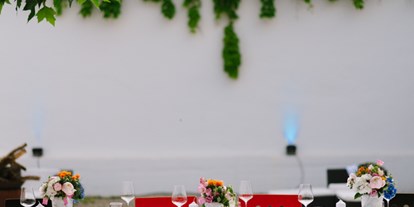 Winterhochzeit - Kleinhöflein im Burgenland - Feiern Sie Ihre Hochzeit im Gut Purbach.
Foto (c) belleandsass.com - Gut Purbach